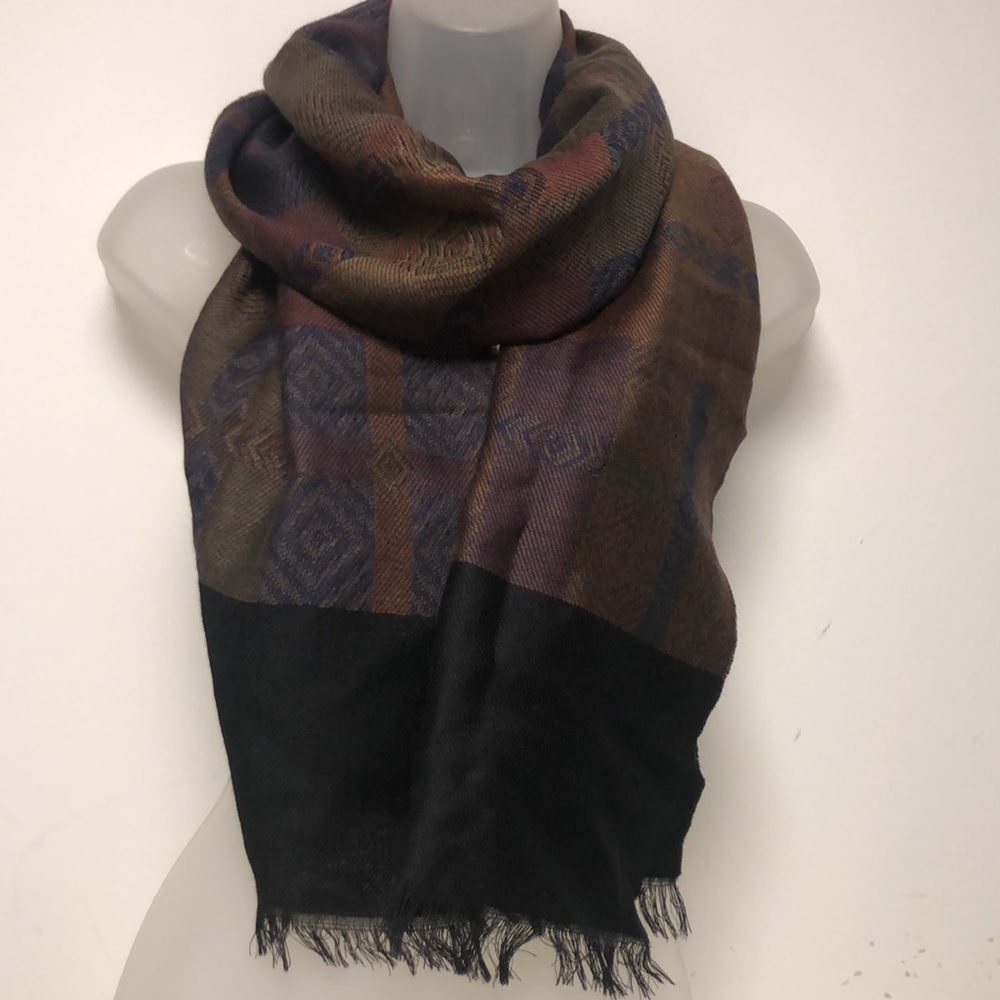 Neiman Marcus High quality jacquard wool stole, shawl in unique pattern